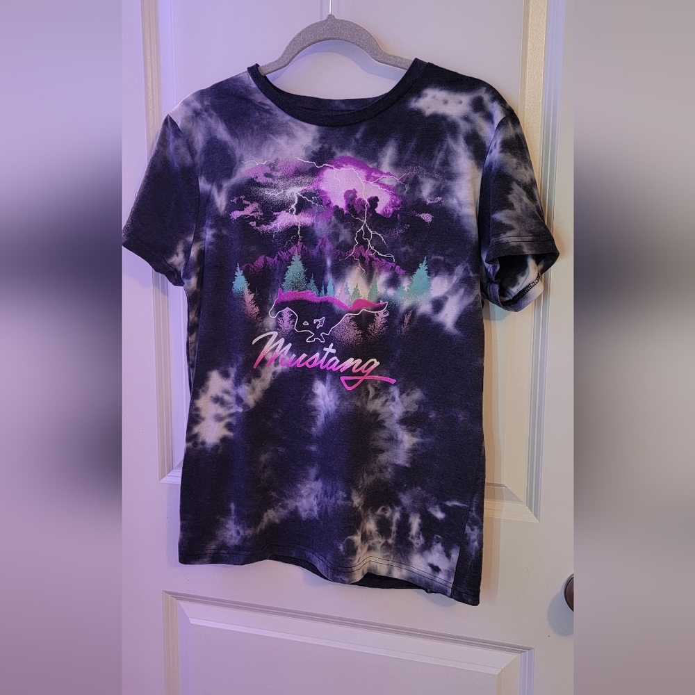 Mustang Tie-Dye Graphic T-Shirt in Black & Purple Size M 38-40